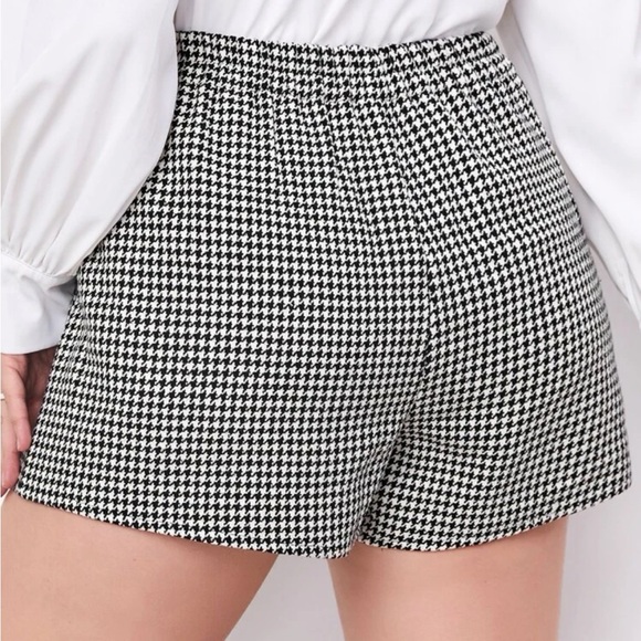 Black and White Houndstooth Wrap Skort with Faux Button Details NWOT - Picture 2 of 15